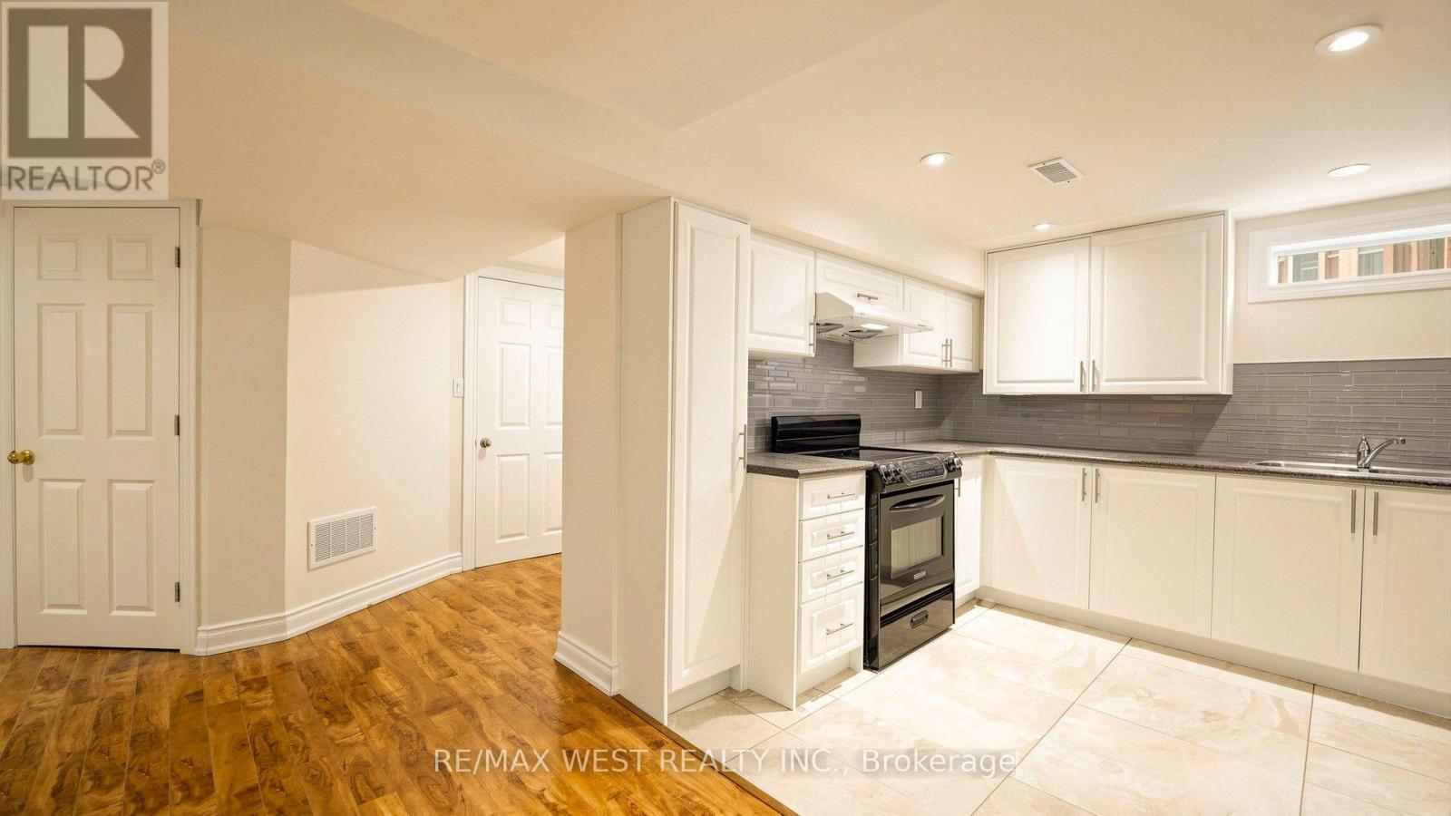 139 Ranee Avenue, Toronto, Ontario  M6A 1N3 - Photo 36 - C13697796