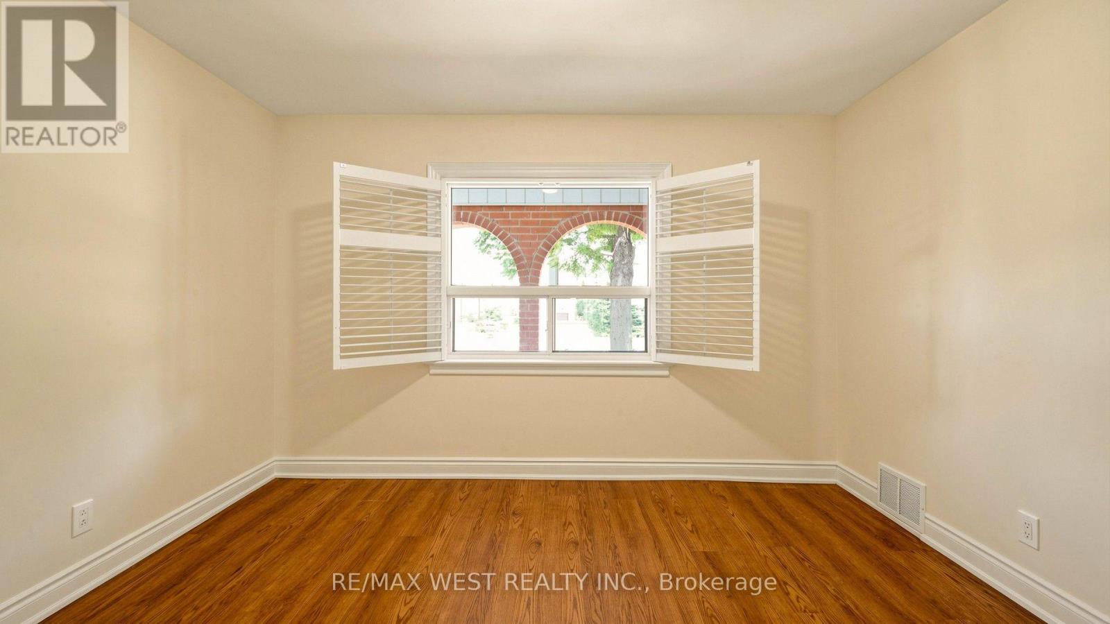 139 Ranee Avenue, Toronto, Ontario  M6A 1N3 - Photo 24 - C13697796