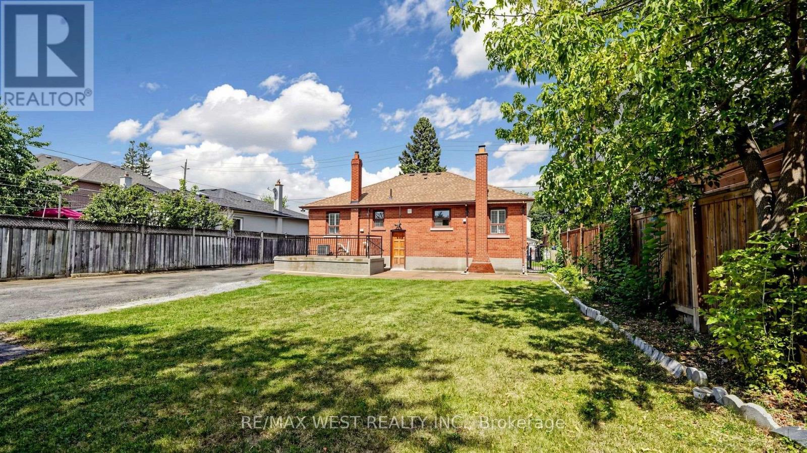 139 Ranee Avenue, Toronto, Ontario  M6A 1N3 - Photo 43 - C13697796