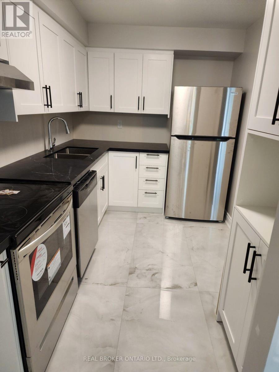 8 - 1485 Gulleden Drive, Mississauga, Ontario L4X 2T2 - Photo 2 - W13683788