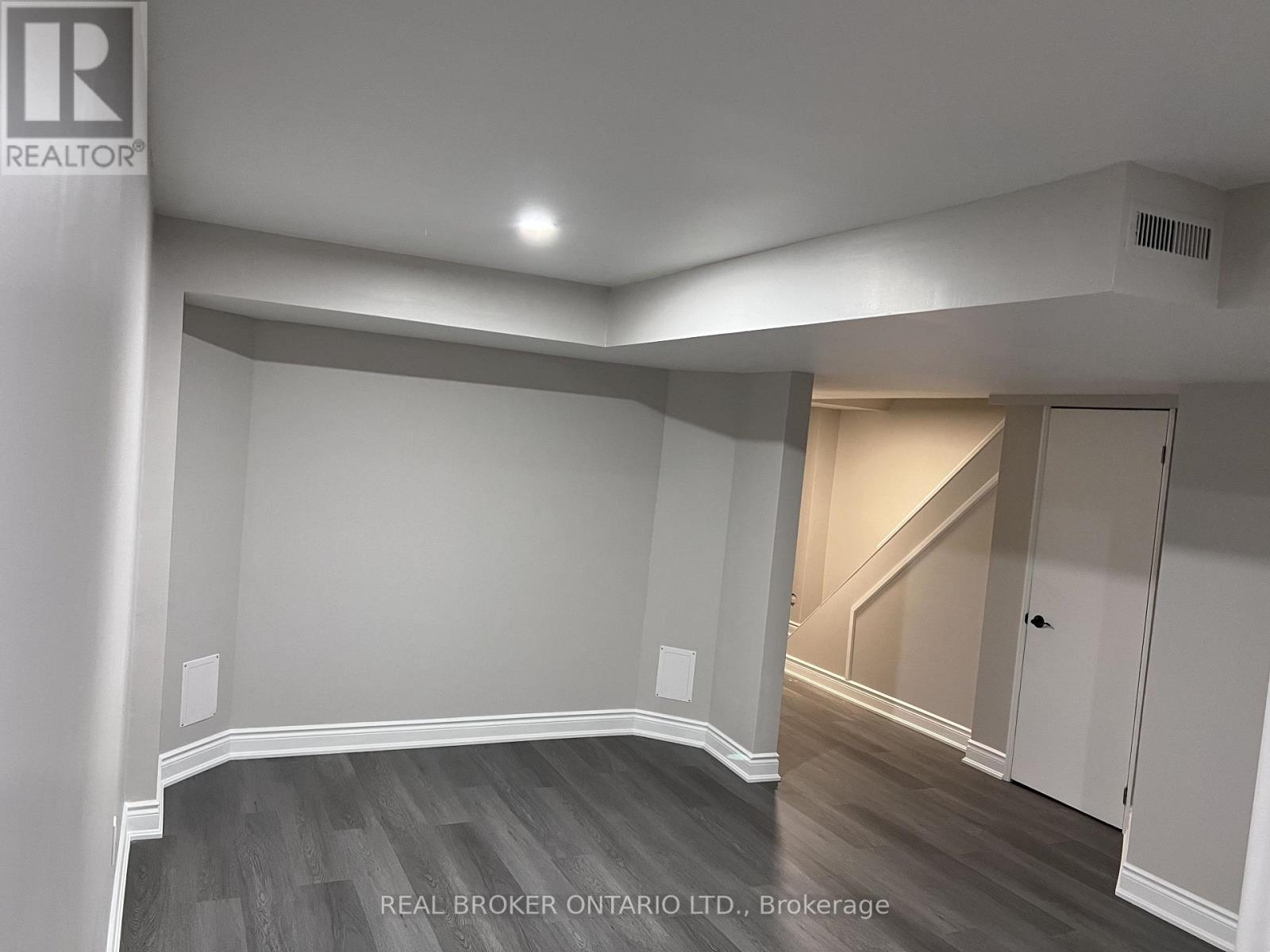 8 - 1485 Gulleden Drive, Mississauga, Ontario L4X 2T2 - Photo 12 - W13683788