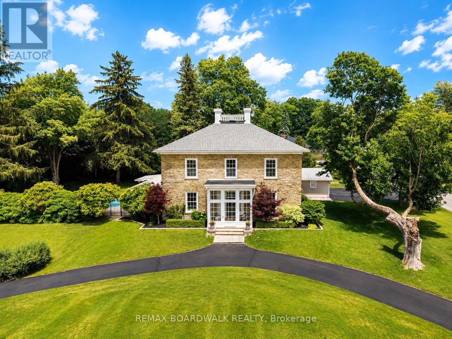 55 COCHRANE DRIVE, Brockville, Ontario