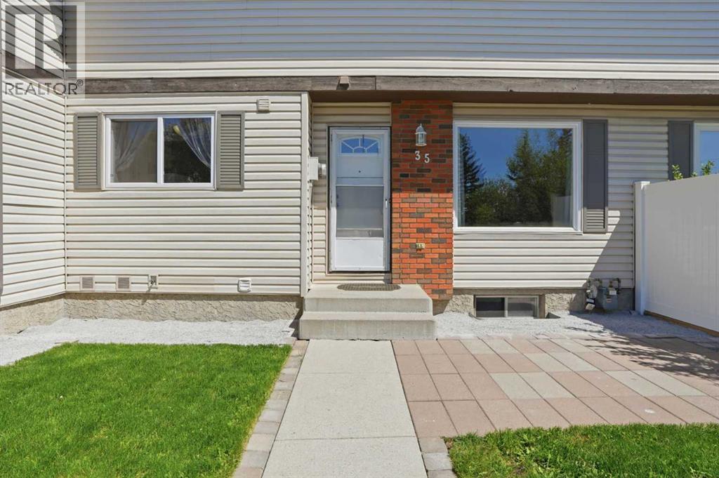35, 740 Bracewood Drive SW, Calgary, Alberta T2W 3N3 - Photo 2 - A2338390
