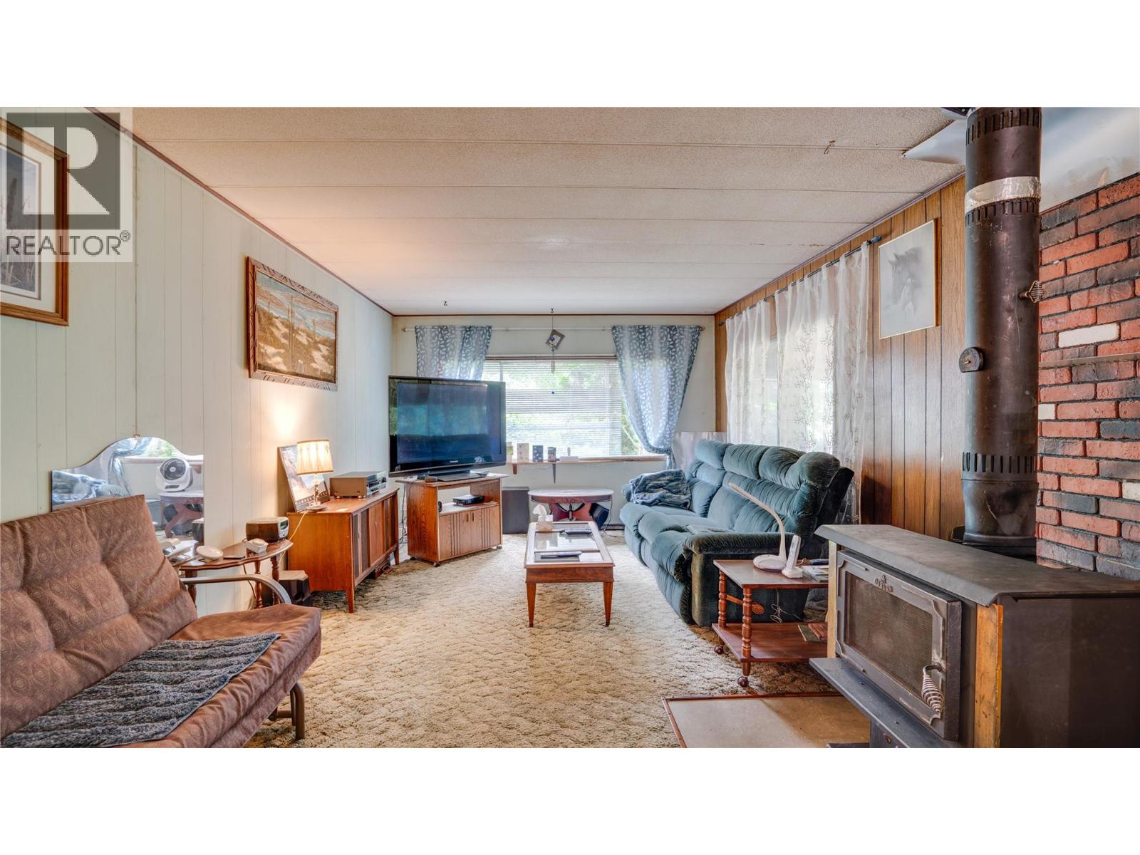 686 Powell Road, Lumby, British Columbia  V0E 2G7 - Photo 6 - 10392209
