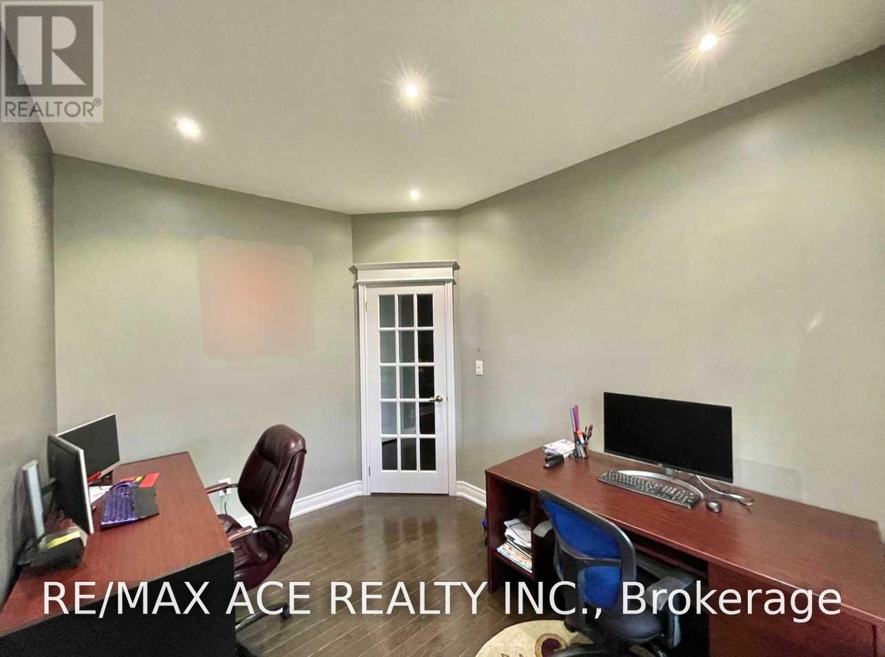 Upper - 73 Birch Tree Trail, Brampton, Ontario  L6P 3V5 - Photo 2 - W13704958