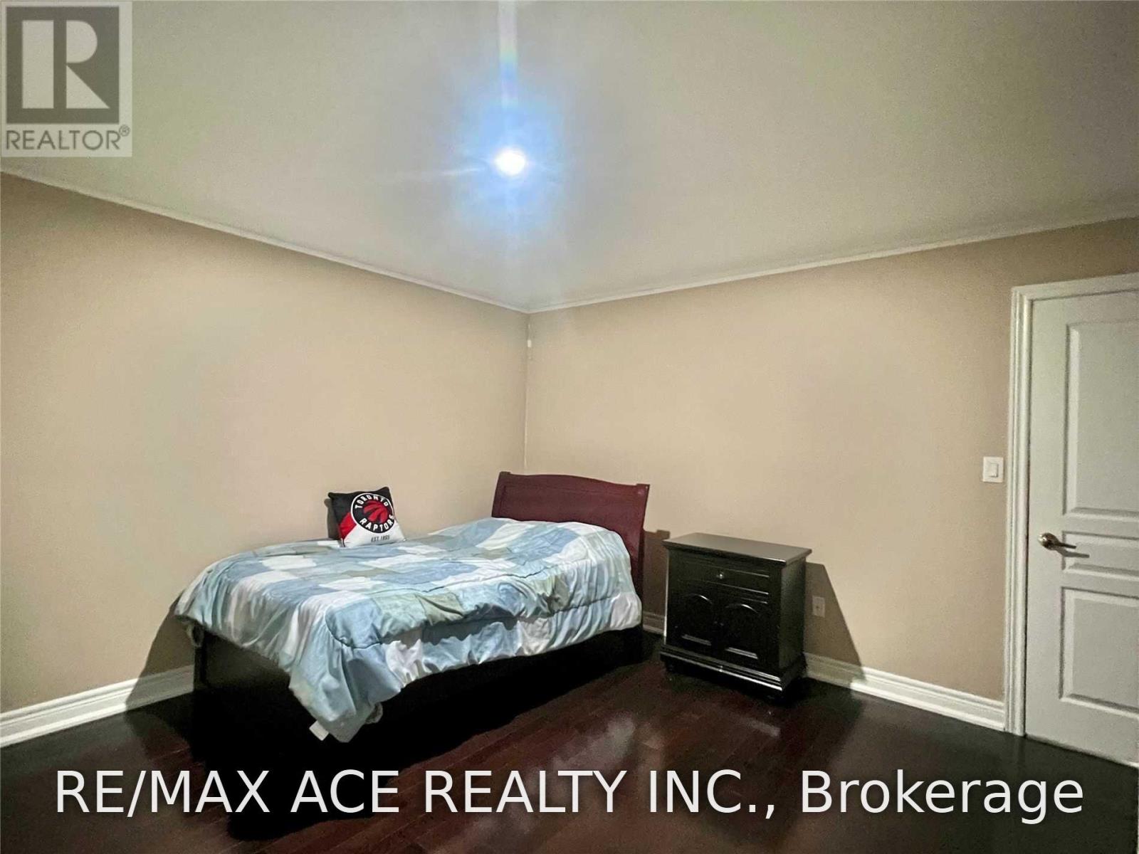 Upper - 73 Birch Tree Trail, Brampton, Ontario  L6P 3V5 - Photo 8 - W13704958