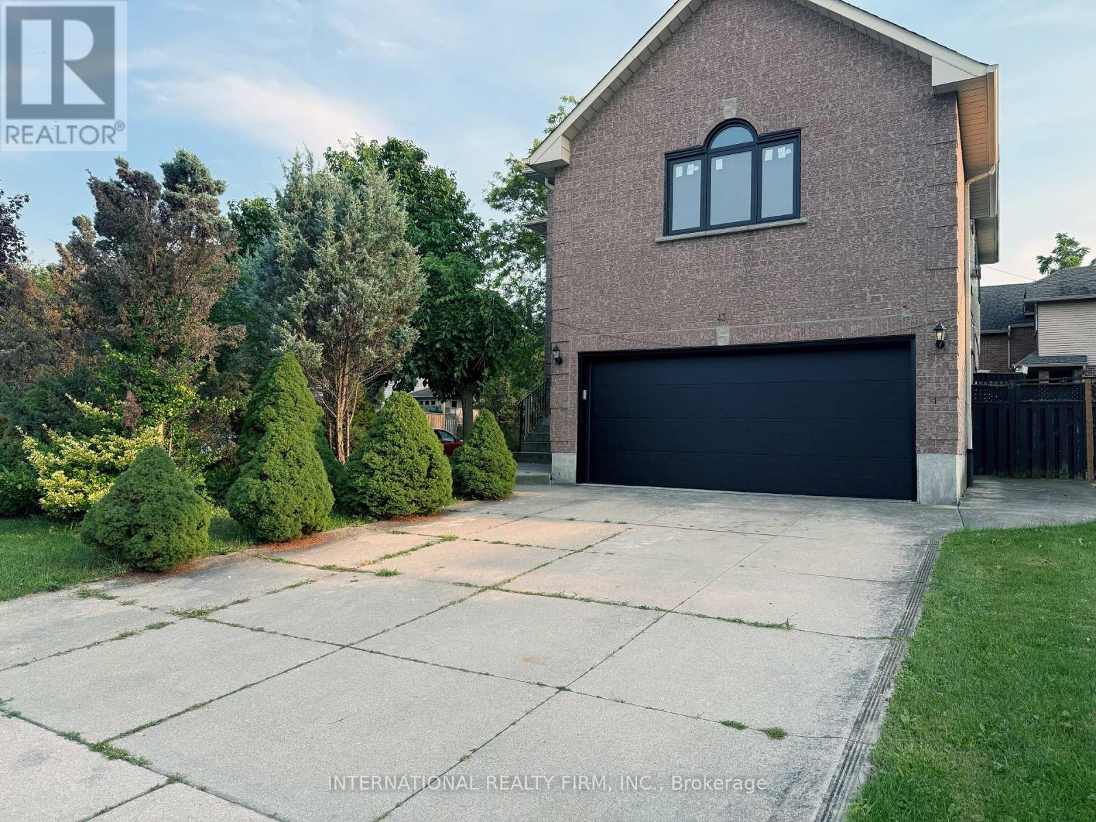 43 FALCONRIDGE DRIVE, Hamilton, Ontario