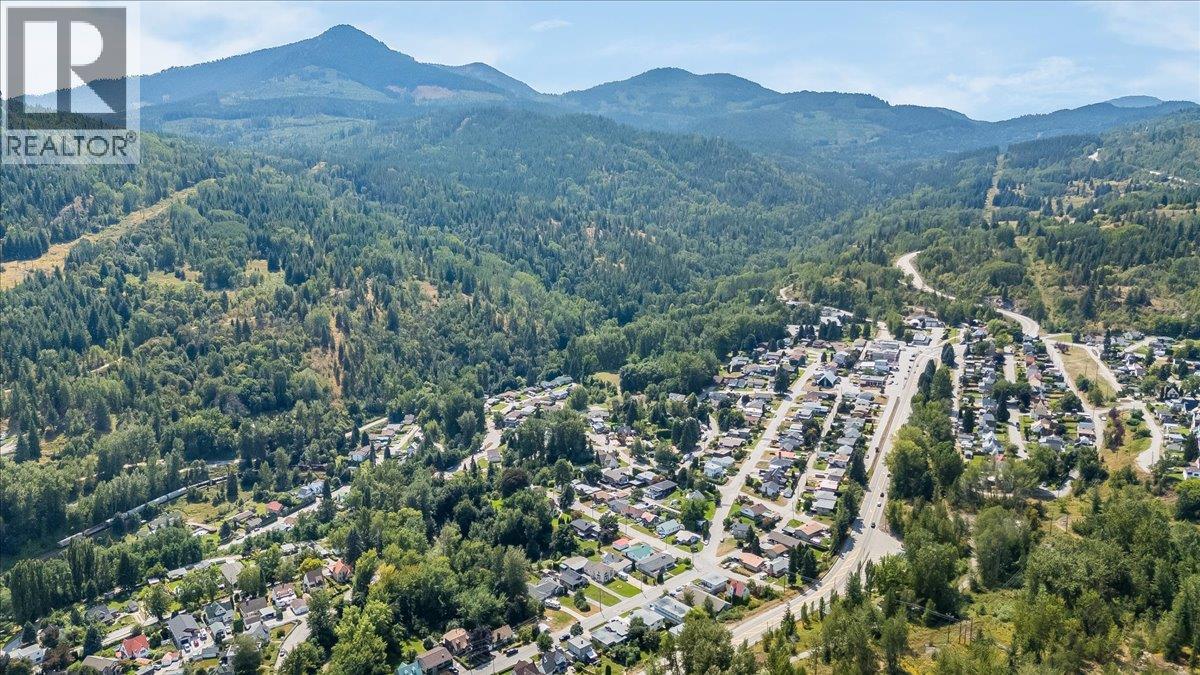 469 Forrest Drive, Trail, British Columbia  V1R 2H1 - Photo 8 - 10397894