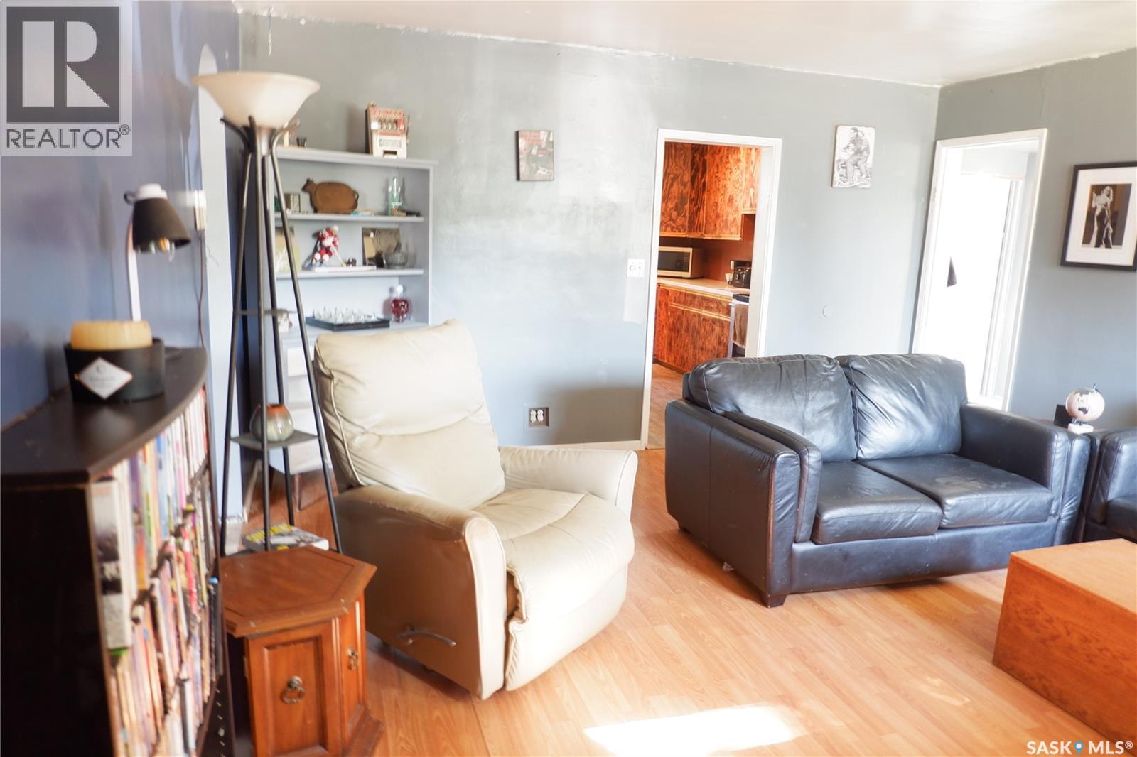 305 1st Street E, Mossbank, Saskatchewan  S0H 3G0 - Photo 8 - SK046428