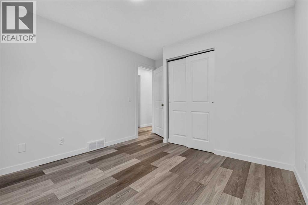 925 Erin Woods Drive Se, Calgary, Alberta  T2B 2X1 - Photo 26 - A2338307