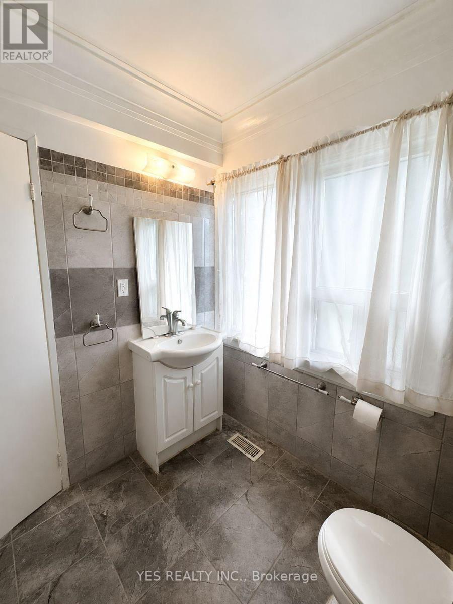199 North Service Road, Mississauga, Ontario  L5A 1A4 - Photo 13 - W13147750