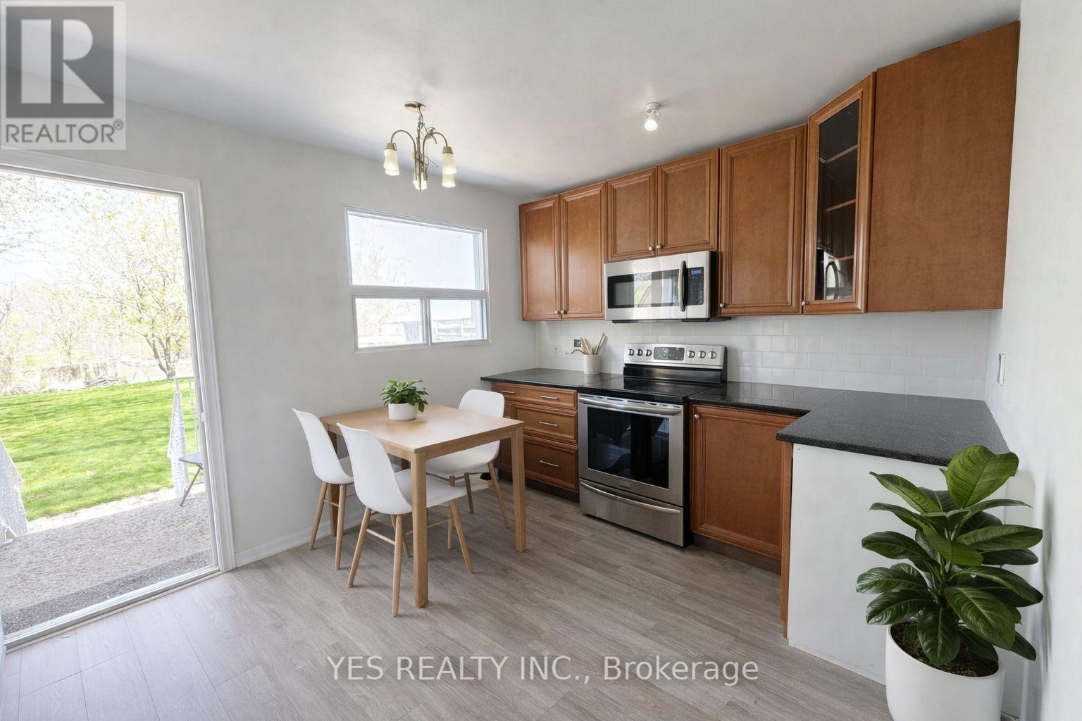 199 North Service Road, Mississauga, Ontario  L5A 1A4 - Photo 3 - W13147750