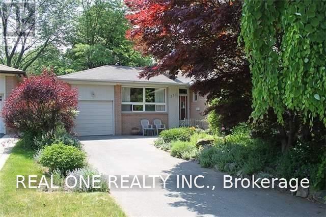 33 GROVELAND CRESCENT, Toronto, Ontario