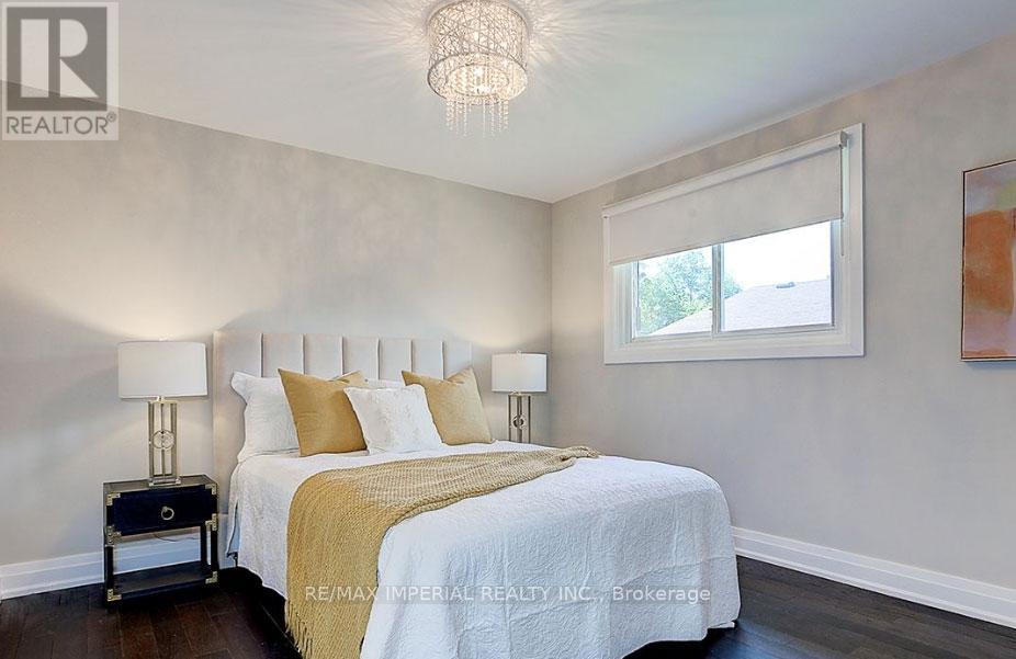 Main Floor - 31 Knowles Crescent, Aurora, Ontario  L4G 1Z6 - Photo 6 - N13704998