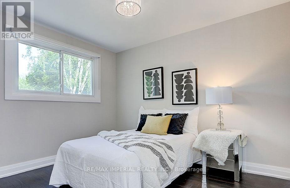 Main Floor - 31 Knowles Crescent, Aurora, Ontario  L4G 1Z6 - Photo 7 - N13704998