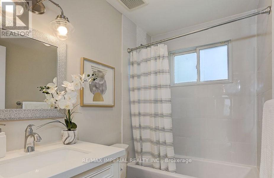 Main Floor - 31 Knowles Crescent, Aurora, Ontario  L4G 1Z6 - Photo 9 - N13704998