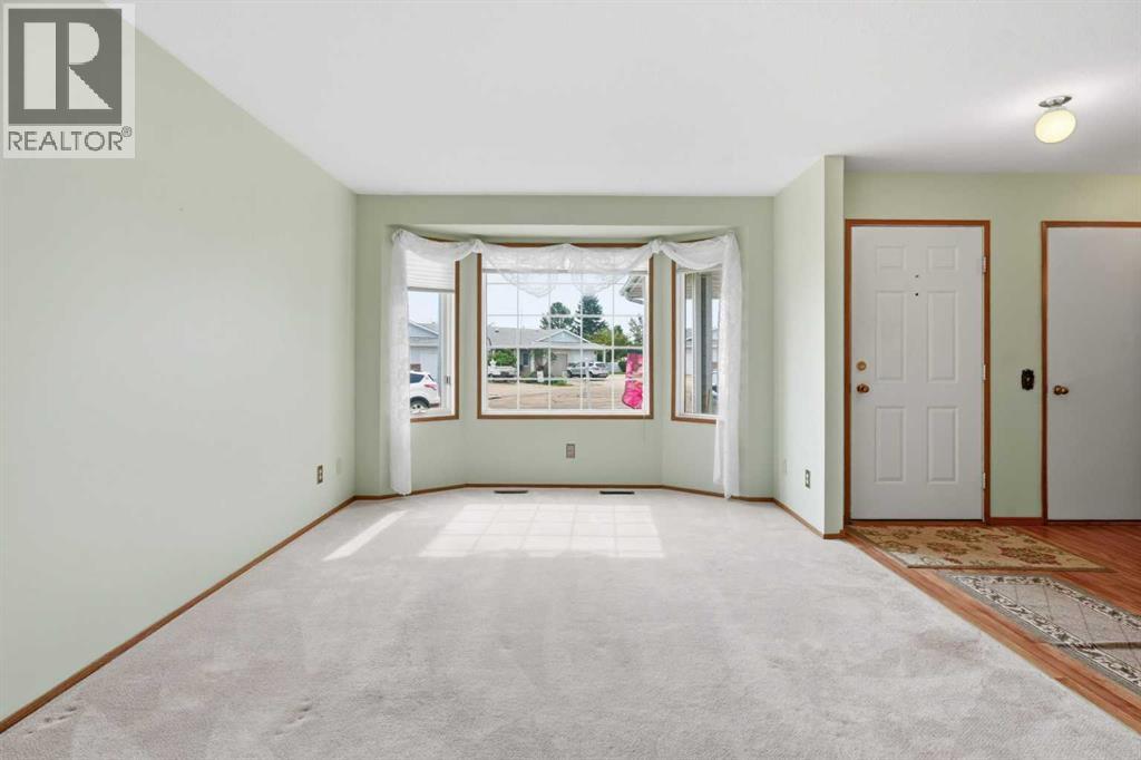 3924 56a Street Close, Camrose, Alberta  T4V 4L1 - Photo 5 - A2336346
