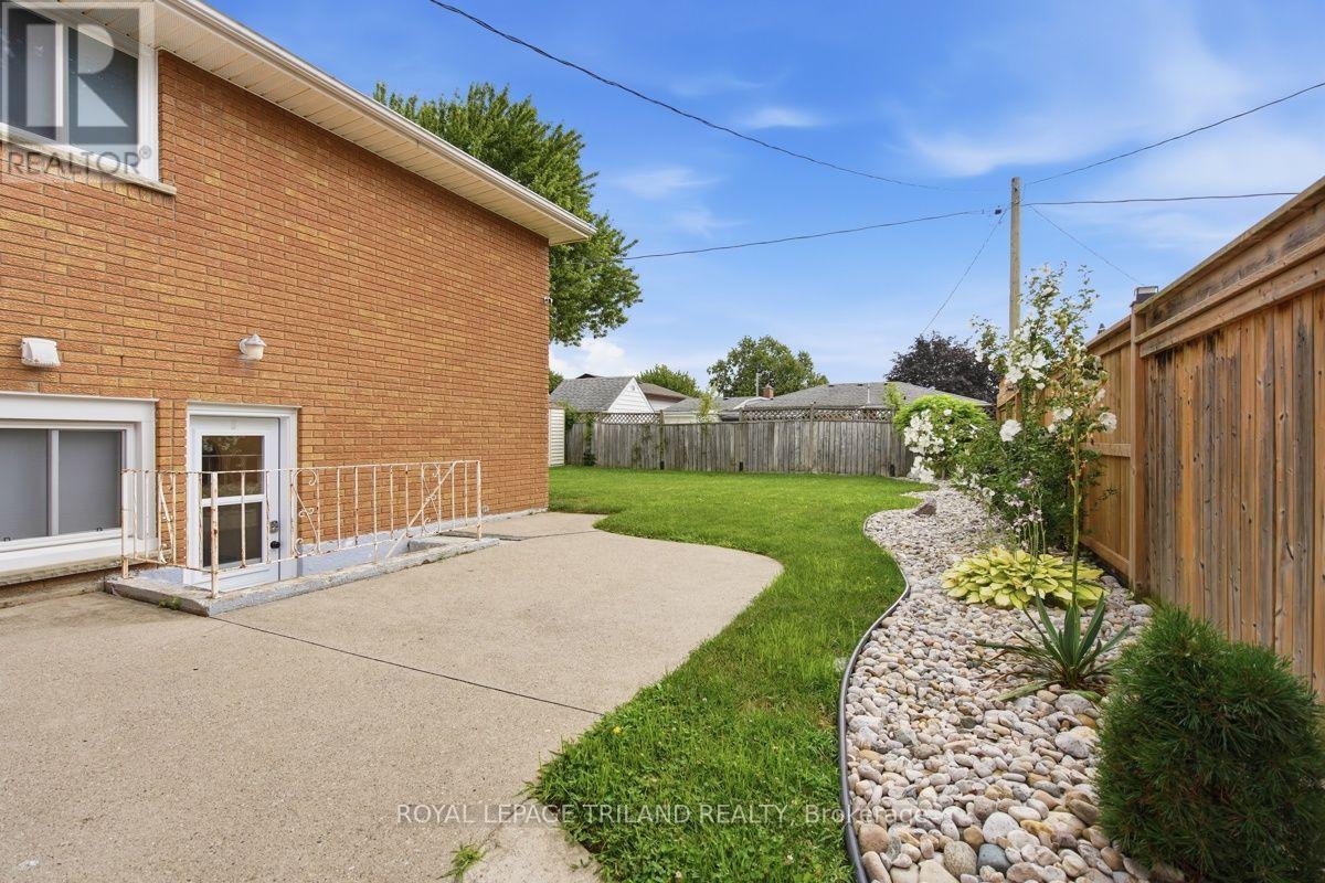 27 ALDBOROUGH AVENUE, St. Thomas, Ontario