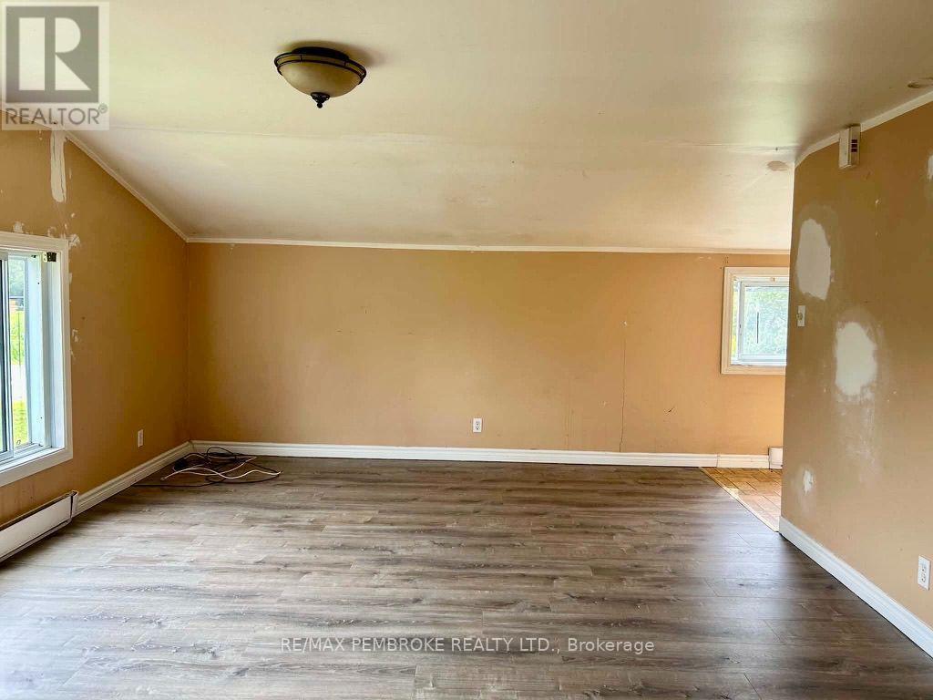 3396 B Line Road, Laurentian Valley, Ontario  K8A 6W7 - Photo 18 - X13705020