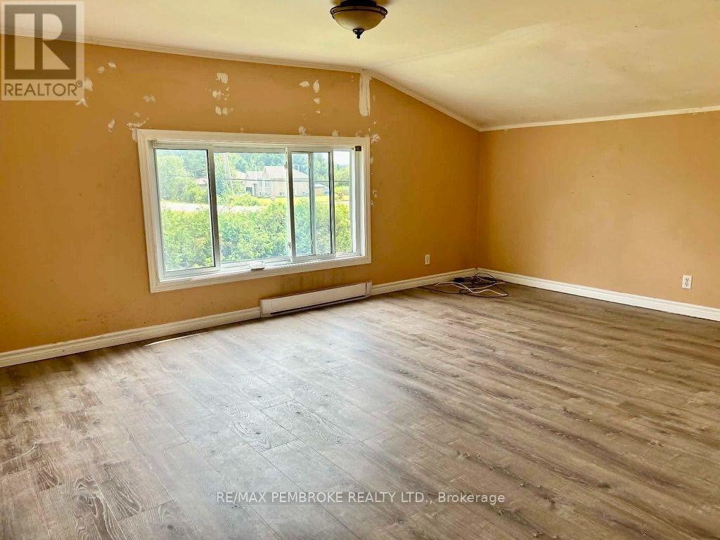 3396 B Line Road, Laurentian Valley, Ontario  K8A 6W7 - Photo 21 - X13705020