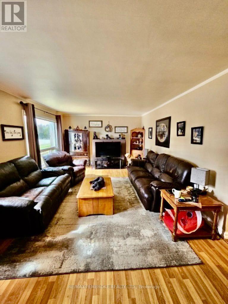 3396 B Line Road, Laurentian Valley, Ontario  K8A 6W7 - Photo 28 - X13705020