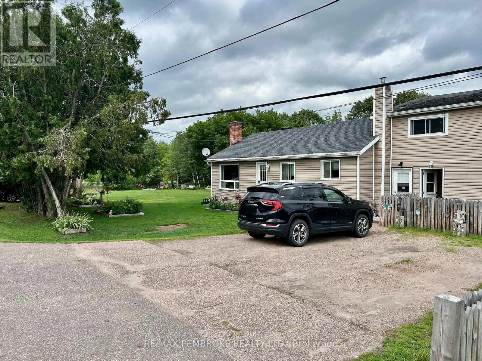 3396 B Line Road, Laurentian Valley, Ontario  K8A 6W7 - Photo 4 - X13705020