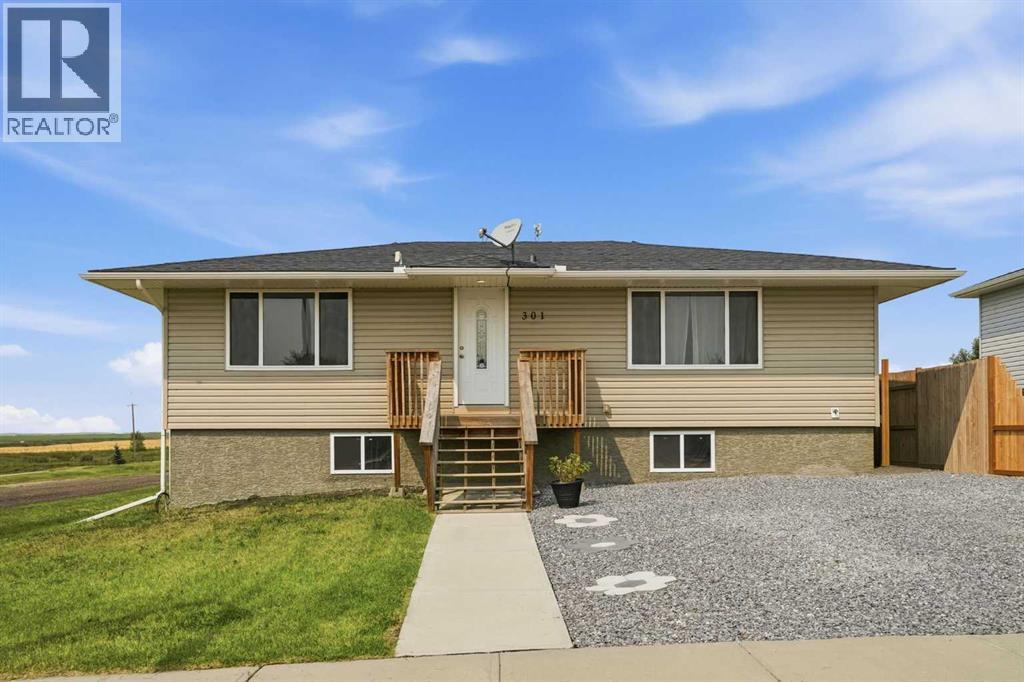 301 3rd Street W, Standard, Alberta