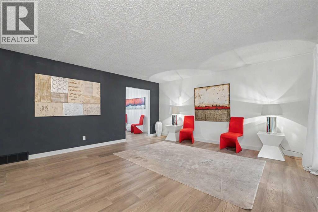 711 118 Avenue SW, Calgary, Alberta  T2W 0E6 - Photo 2 - A2339415