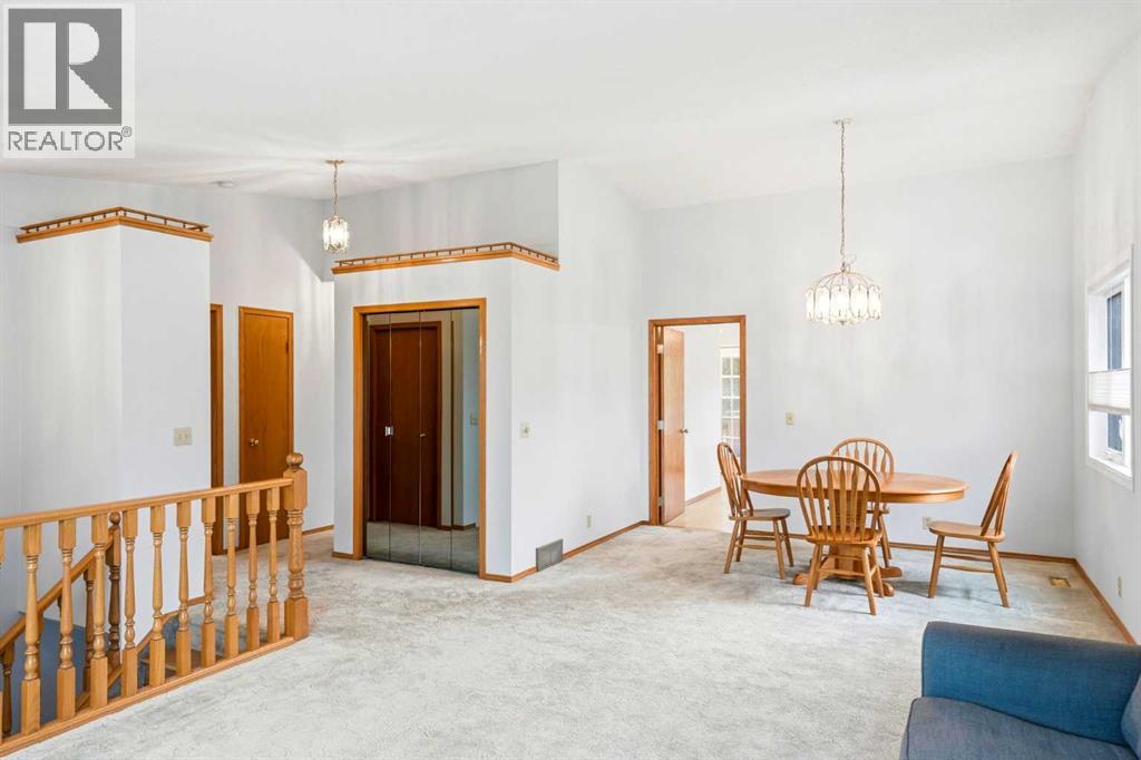 5 Sandpiper Gate NW, Calgary, Alberta  T3K 3T8 - Photo 7 - A2336352