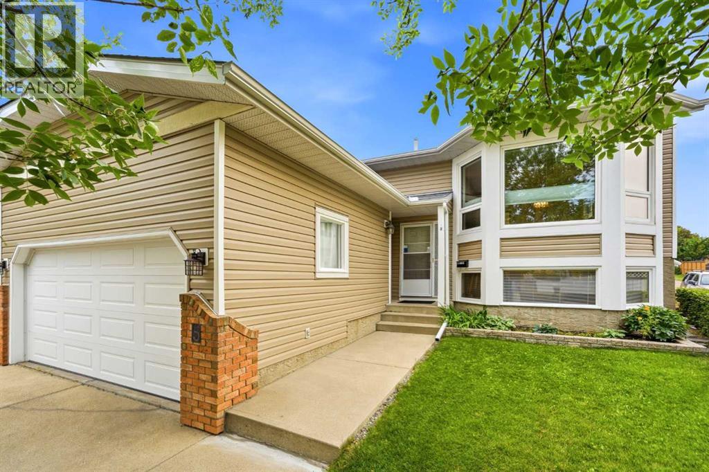 5 Sandpiper Gate NW, Calgary, Alberta  T3K 3T8 - Photo 2 - A2336352