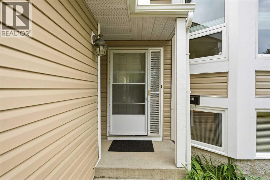 5 Sandpiper Gate NW, Calgary, Alberta  T3K 3T8 - Photo 3 - A2336352