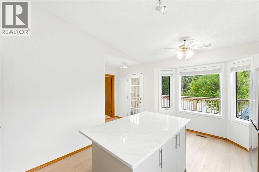 5 Sandpiper Gate NW, Calgary, Alberta  T3K 3T8 - Photo 14 - A2336352