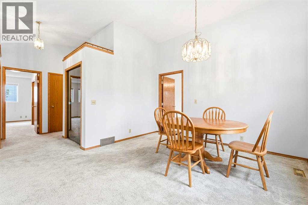 5 Sandpiper Gate NW, Calgary, Alberta  T3K 3T8 - Photo 9 - A2336352