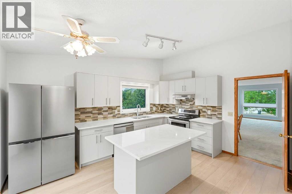 5 Sandpiper Gate NW, Calgary, Alberta  T3K 3T8 - Photo 12 - A2336352