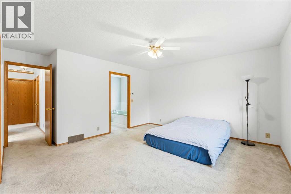 5 Sandpiper Gate NW, Calgary, Alberta  T3K 3T8 - Photo 15 - A2336352