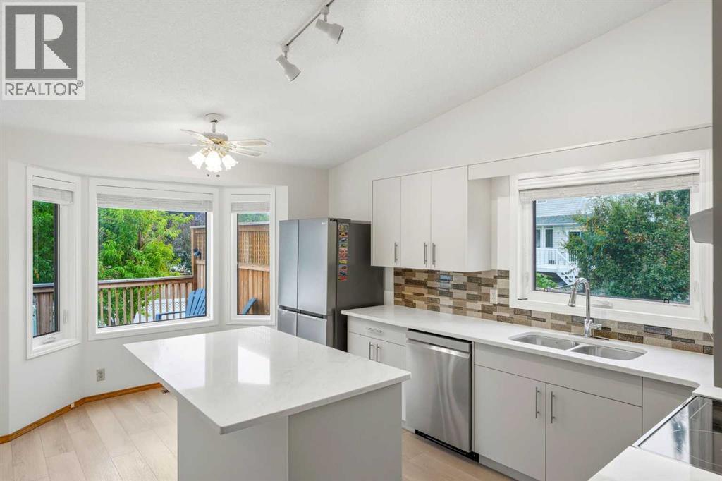 5 Sandpiper Gate NW, Calgary, Alberta  T3K 3T8 - Photo 11 - A2336352