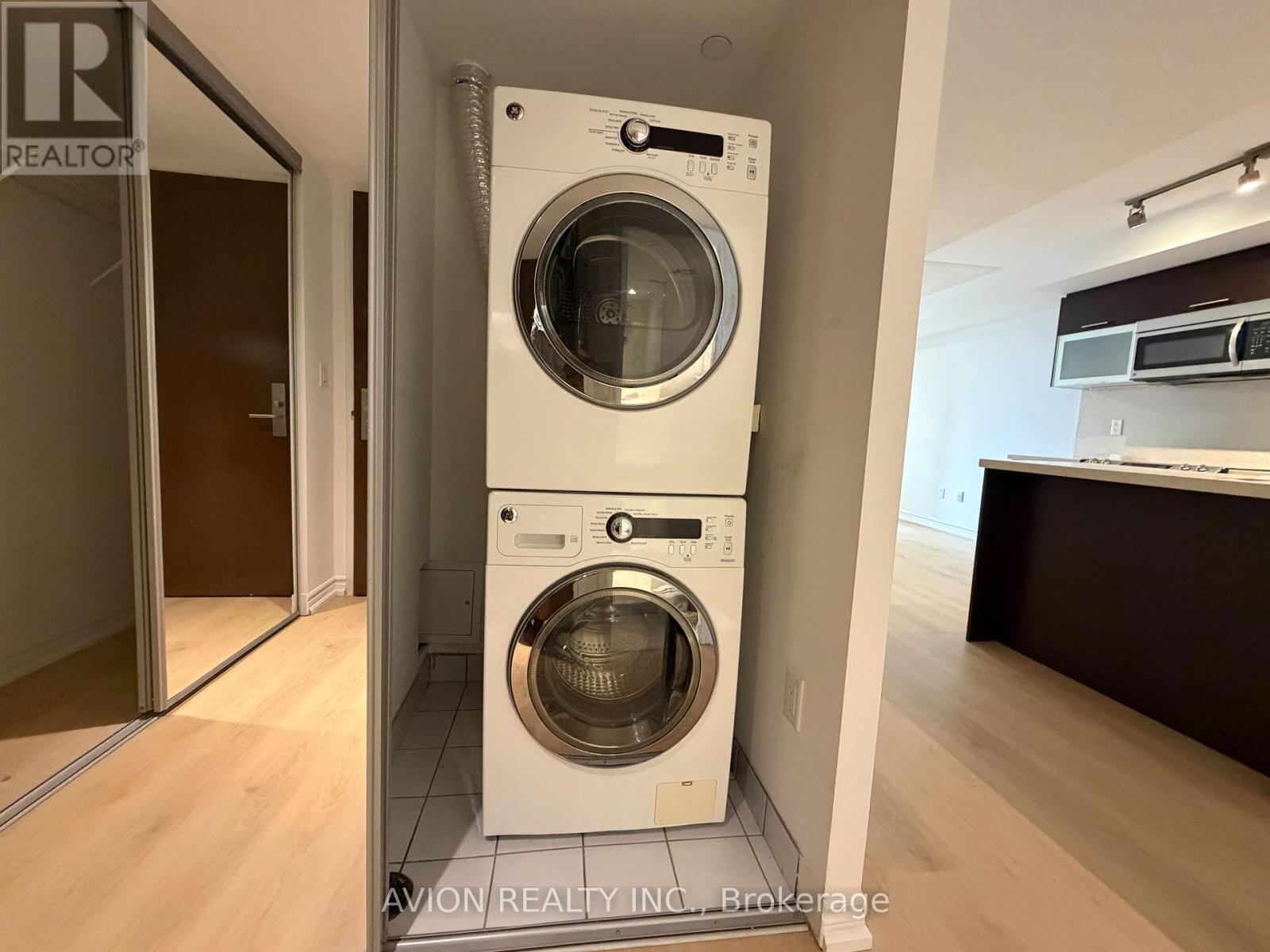 1408 - 386 Yonge Street, Toronto, Ontario  M5B 0A5 - Photo 12 - C13705056