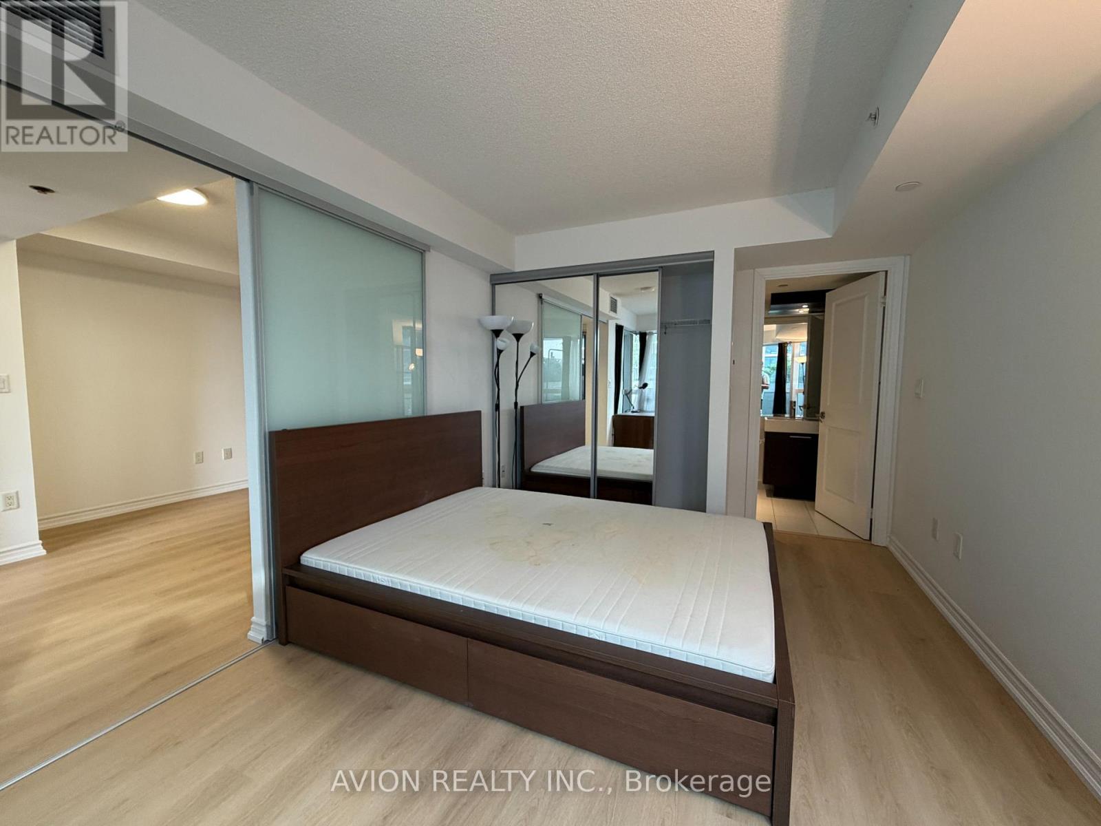 1408 - 386 Yonge Street, Toronto, Ontario  M5B 0A5 - Photo 4 - C13705056