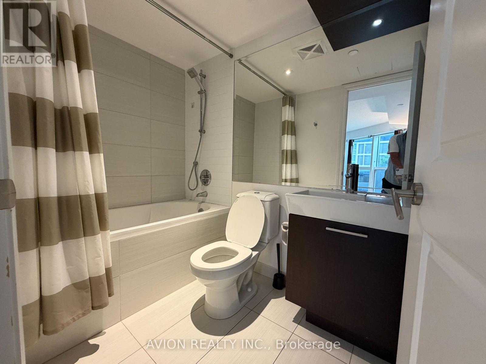 1408 - 386 Yonge Street, Toronto, Ontario  M5B 0A5 - Photo 7 - C13705056