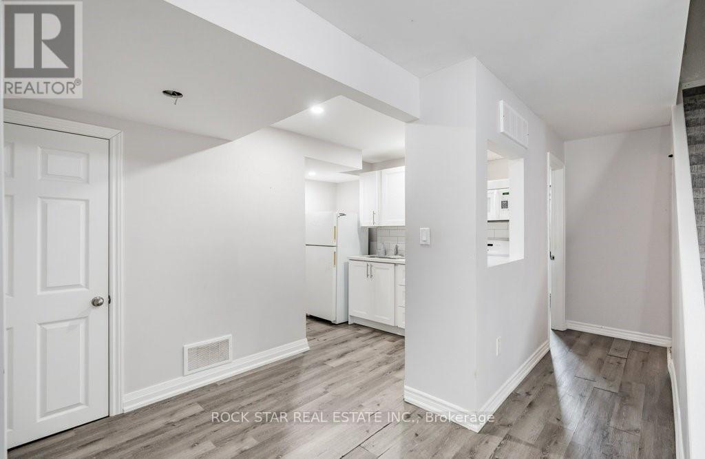 Lower - 271 Carson Drive, Hamilton, Ontario  L8T 2X8 - Photo 14 - X13705066