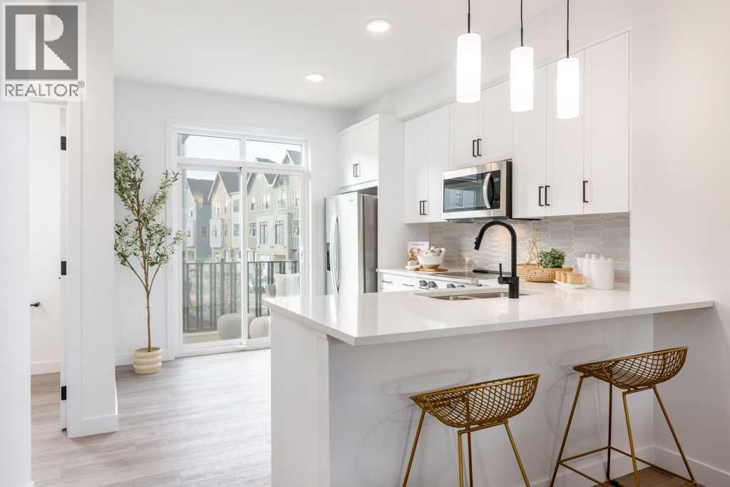702, 437 Alpine Avenue SW, Calgary, Alberta  T2Y 0Z8 - Photo 1 - A2332737