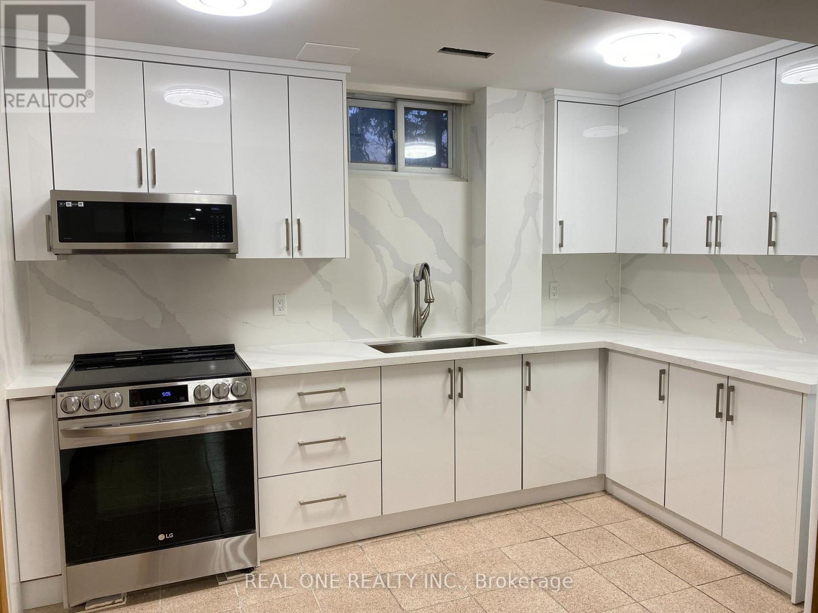 1 Addison Street, Richmond Hill, Ontario  L4C 7M2 - Photo 3 - N13705084