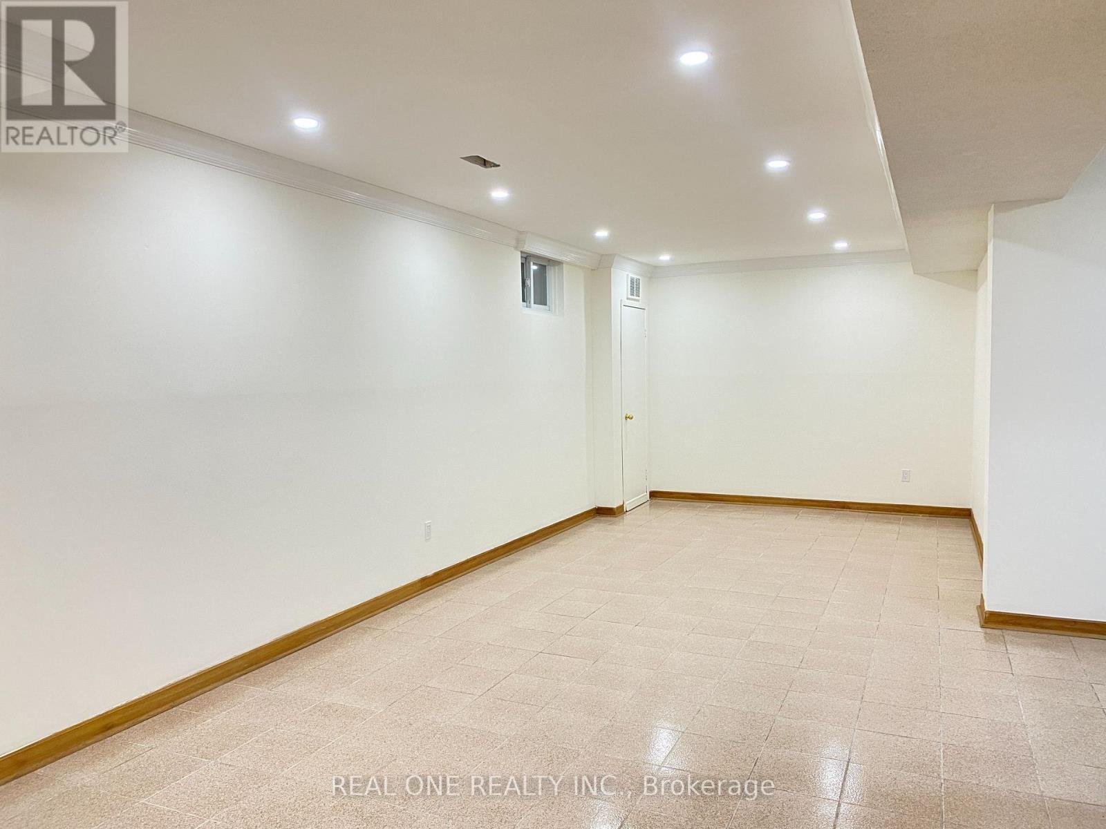 1 Addison Street, Richmond Hill, Ontario  L4C 7M2 - Photo 4 - N13705084