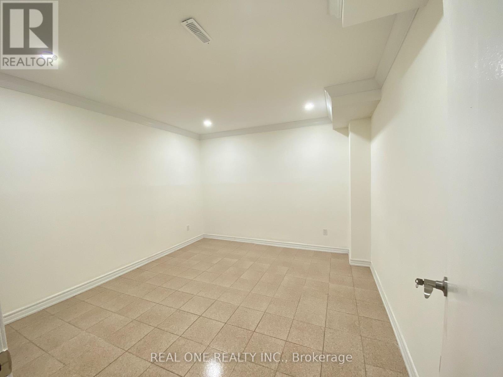 1 Addison Street, Richmond Hill, Ontario  L4C 7M2 - Photo 5 - N13705084