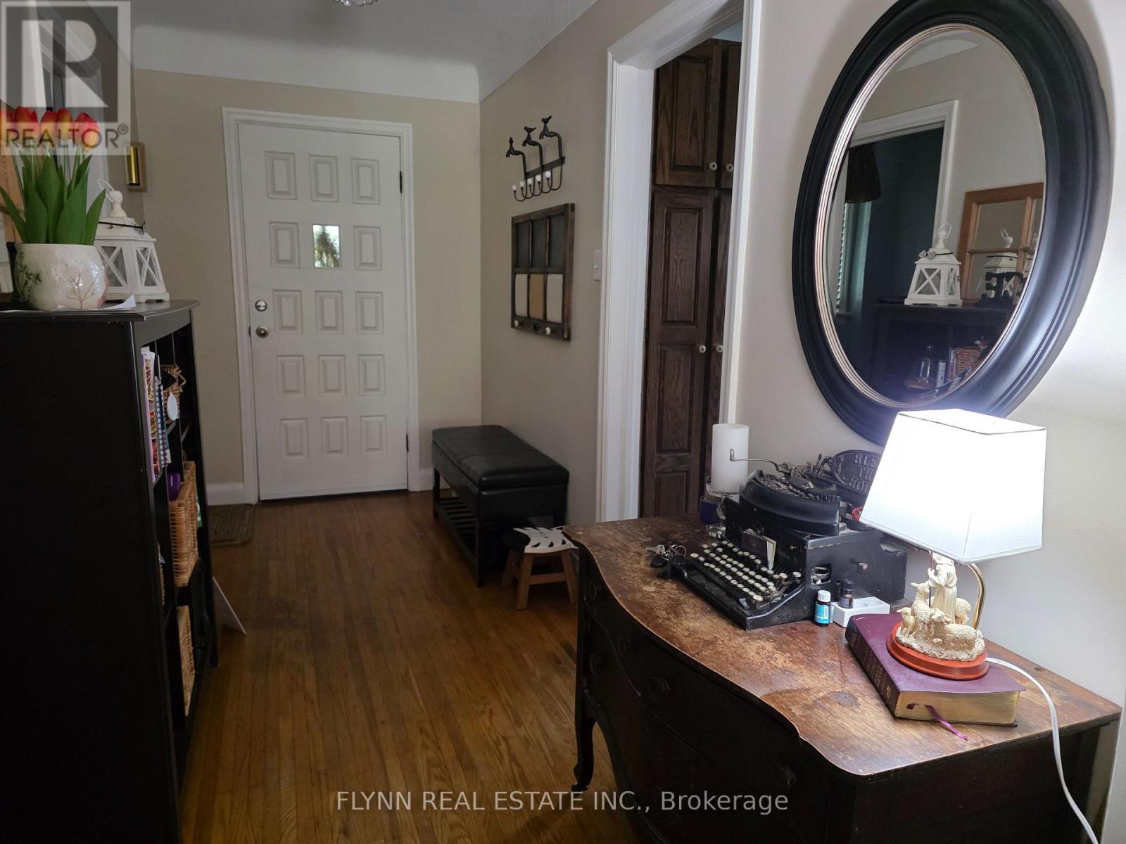 5896 Valley Way, Niagara Falls, Ontario  L2E 1Y1 - Photo 6 - X13650736