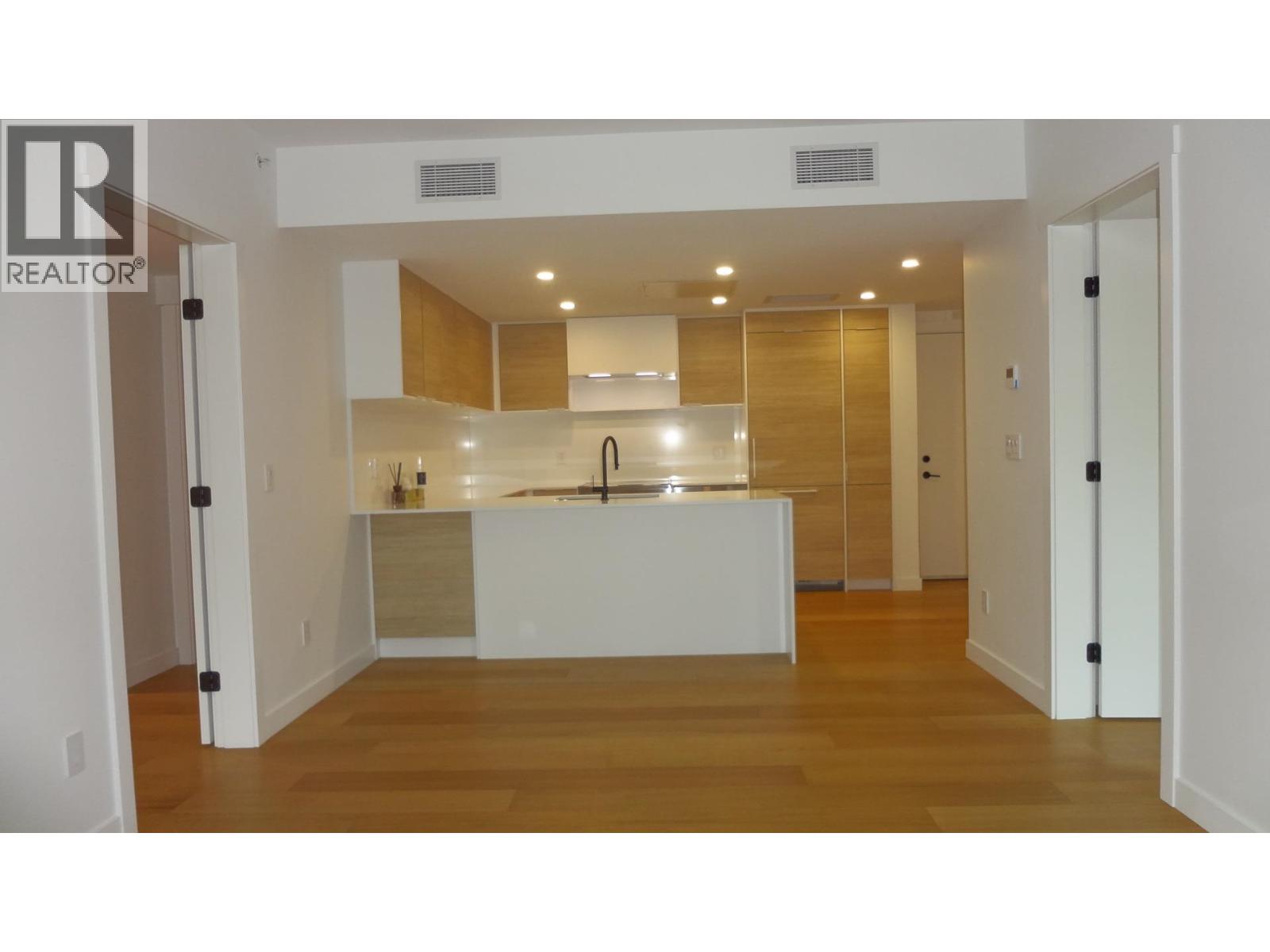 300 6485 Manitoba Street, Vancouver, British Columbia  V5Y 0P7 - Photo 3 - R3158085