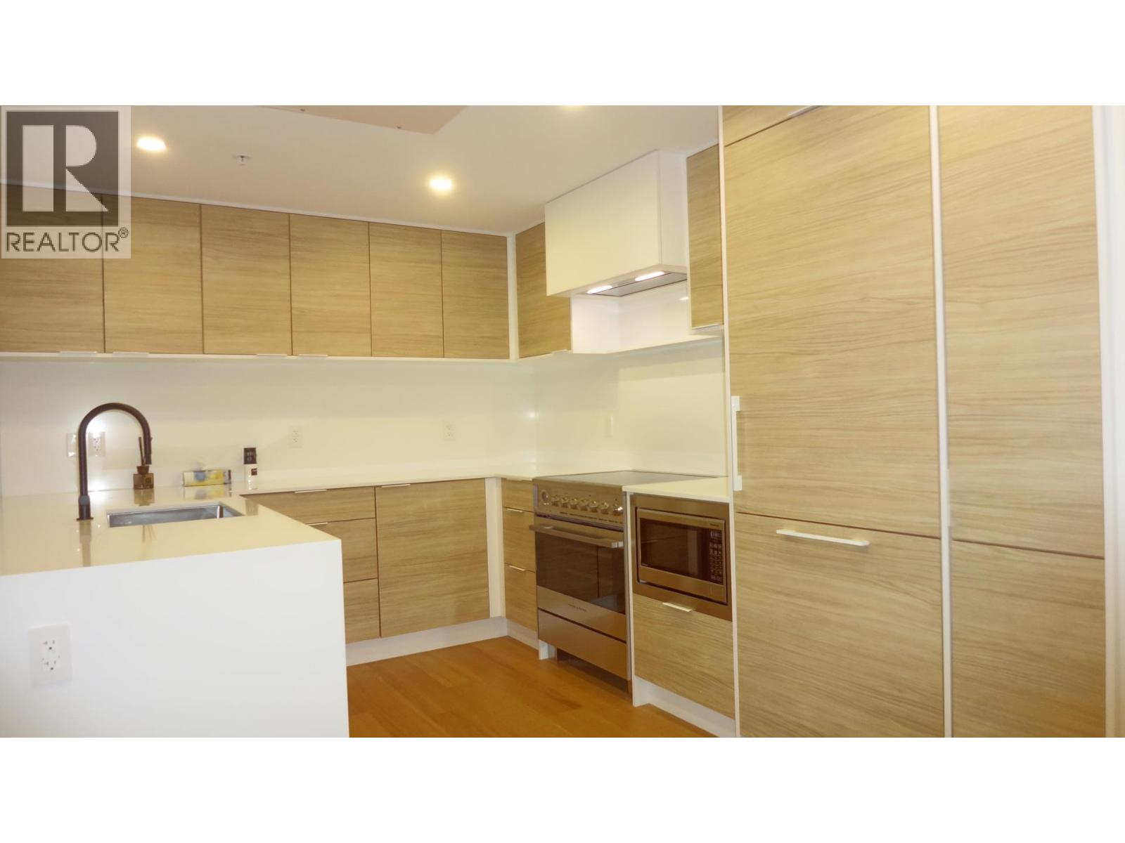 300 6485 Manitoba Street, Vancouver, British Columbia  V5Y 0P7 - Photo 4 - R3158085