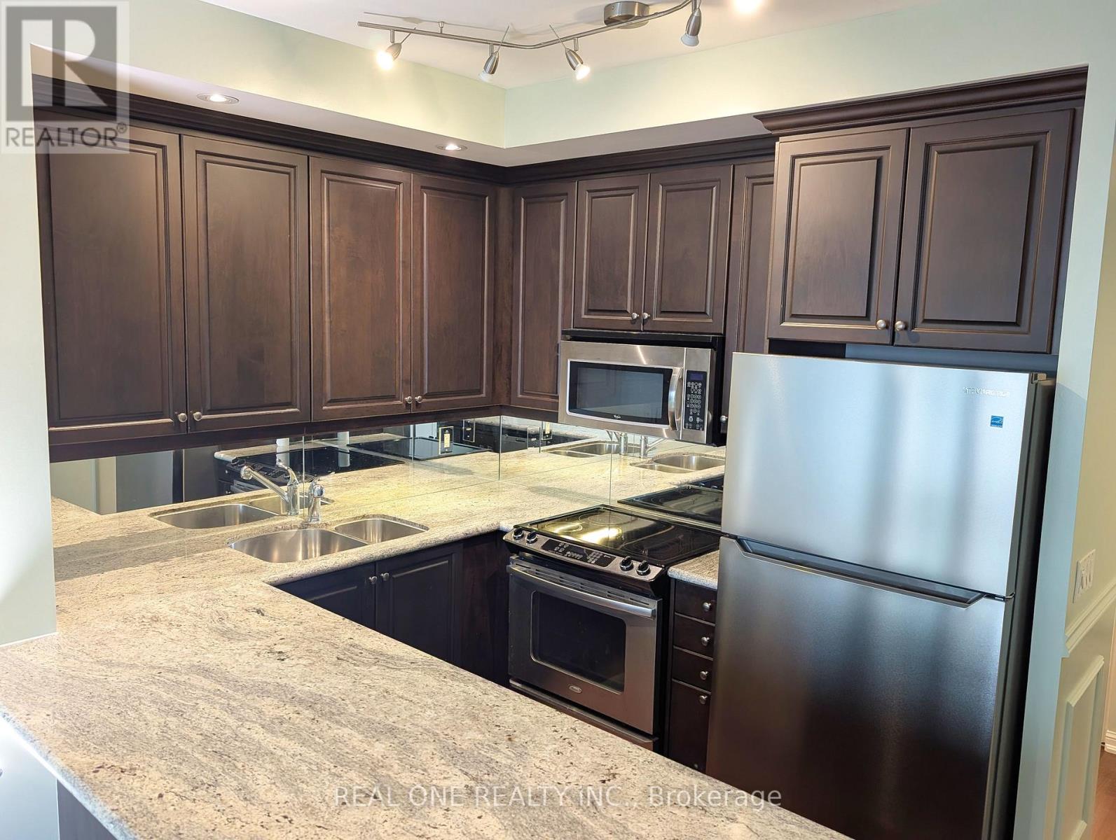 1015 - 628 Fleet Street, Toronto, Ontario  M5V 1A8 - Photo 3 - C13705104