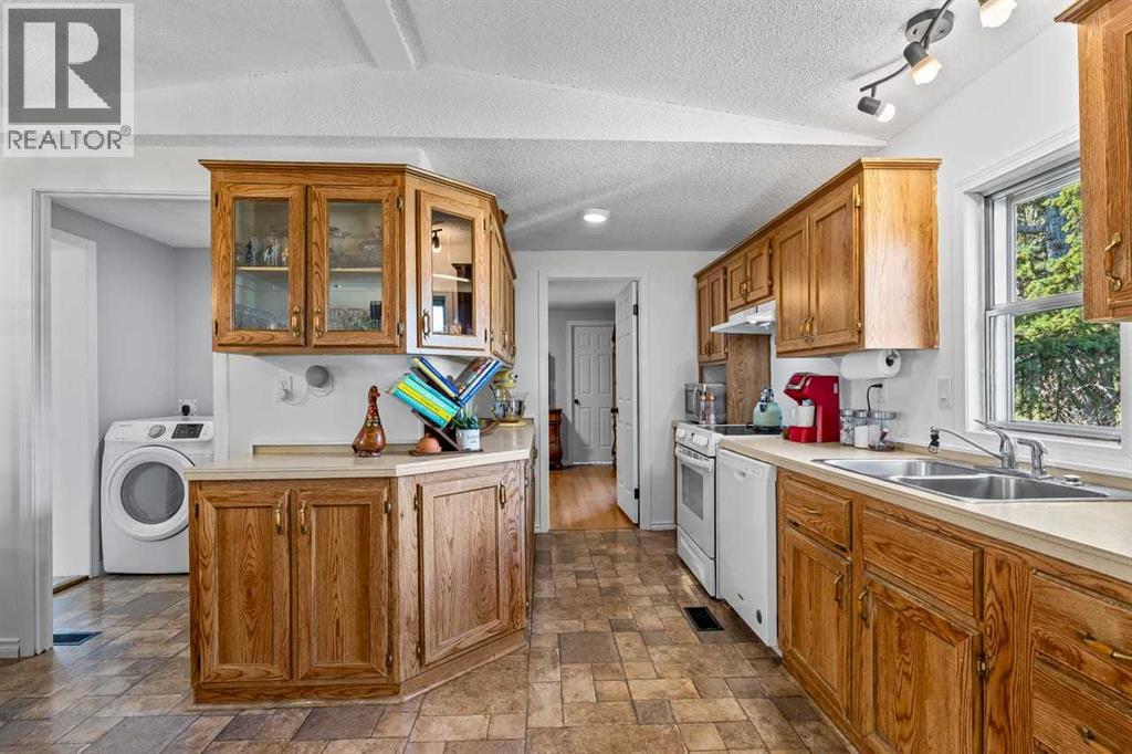 117 Sunset Way, High River, Alberta  T1V 1J4 - Photo 7 - A2313307
