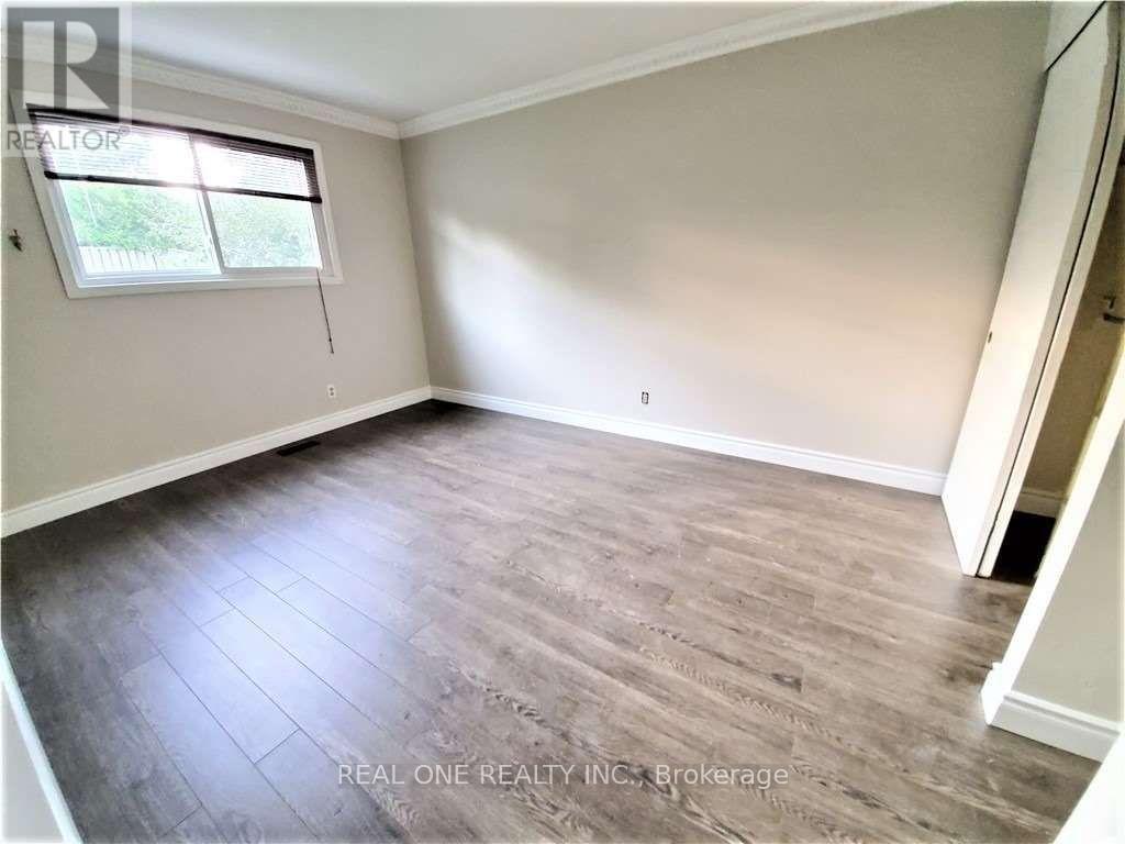 #upper - 133 Mccraney Street, Oakville, Ontario  L6H 1H5 - Photo 10 - W13705106
